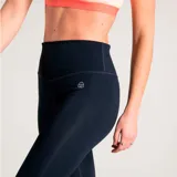 Calza larga azul de tiro alto, corte ajustado y largo hasta el tobillo.