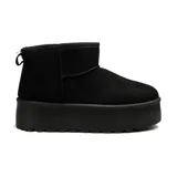 Botas cortas negras de gamuza sintética, con plataforma gruesa y tirador trasero.