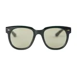 Lentes de sol negros con montura cuadrada y detalles metálicos dorados en las esquinas.