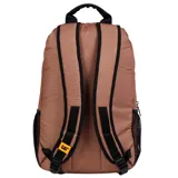 Mochila Caterpillar color verde con diseño geométrico en relieve. Cuenta con un compartimento principal con cierre de cremallera, un bolsillo interior para objetos pequeños y un compartimento trasero acolchado para laptop. Tiene tirantes ajustables de malla elástica, asa de mano y logo de la marca en el frente.