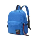 Mochila azul con estampado geométrico, bolsillo frontal con cierre y logo de la marca.