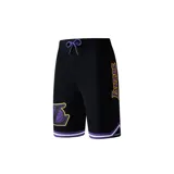 Short deportivo negro con cintura elástica ajustable con cordón, logo de los Lakers en la pierna izquierda y la palabra "Lakers" en vertical en la pierna derecha.