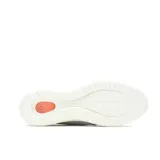 Zapatillas deportivas de punto color beige, con cordones y suela blanca.