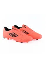 Championes de fútbol Umbro Clasic II HG, color azul marino con detalles en naranja y logo Umbro en blanco.