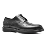 Zapato de vestir acordonado negro de cuero con detalles de perforaciones y suela de goma.