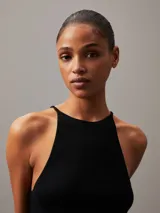 Vestido corto negro de lyocell con textura de canalé, corte recto y tirantes finos con espalda racerback.
