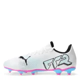 Championes de fútbol Puma Future 7 Play, color rosa con detalles en amarillo y negro.