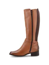 Bota de cuero negro de caña alta con panel trasero elastizado, taco medio y hebilla decorativa.