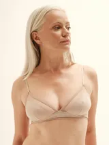 Soutien triángulo blanco de lycra con detalles de microtul.