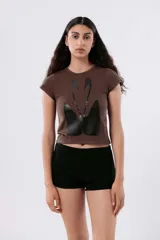 Mini short de lanilla negro con elástico en cintura y diseño ajustado.