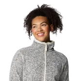 Campera polar Columbia Sweater Weather, color gris jaspeado, con cierre frontal completo, cuello alto y bolsillos laterales con cierre.