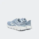 Championes Reebok Zig Dynamica 6 color celeste con detalles en blanco.