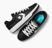 Championes urbanos Converse Pro Blaze, color negro con detalles en blanco, confeccionados en cuero sintético, con logo de estrella y galón en los laterales y suela de goma.
