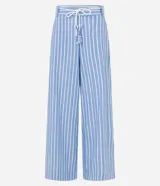 Pantalón wide leg de cintura alta confeccionado en tricolina rayada con trabillas y lazo en la cintura.
