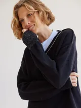 Buzo oversize de escote en V, con detalles en los puños, confeccionado en mezcla de lana.