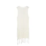 Kimono negro de tejido crochet con flecos en el ruedo.