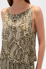 Blusa sin mangas color verde con estampado de hojas en blanco, de lyocell y corte holgado.