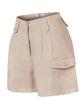 Short estilo bermuda color beige, de tiro alto con pinzas y amplios bolsillos laterales. Confeccionado en 100% lino orgánico.