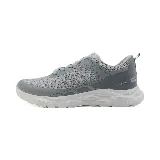 Zapatillas deportivas azules de hombre con capellada de malla y detalles en material sintético. Suela blanca con diseño texturizado.