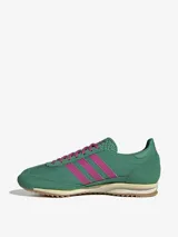 Zapatillas Adidas SL 72 OG, color verde con detalles en fucsia y suela color caramelo. Inspiradas en el modelo original de 1972, con exterior de piel suave y capas de gamuza.