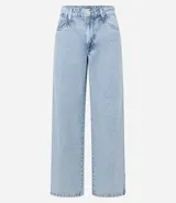 Pantalón wide leg de jeans marmorizado celeste, con bolsillos delanteros y traseros, cintura con trabillas, cierre con botón y cremallera, y abertura lateral en el bajo.