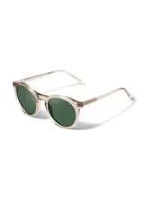 Gafas de sol Eco Shades Fontana con montura redonda gris y lentes verdes. Fabricadas con acetato biodegradable y lentes de PMMA reciclado.