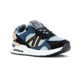 Championes deportivos Austral modelo Ushuaia Teen, con capellada en tonos azul claro, azul oscuro y negro, detalles en beige/nude y suela blanca con salpicaduras negras. Presenta el logo de Austral y el año 1997 en el lateral.