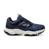 Championes deportivos Skechers Vigor AT Three Corners, color azul marino con detalles en negro y blanco. Capellada de gamuza y material sintético, cordones elásticos, plantilla Air-Cooled Memory Foam y suela de tracción flexible.