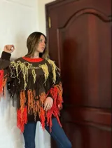 Sweater marrón de lana merino con flecos XL de colores.