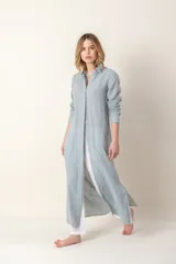 Camisola larga color rosado, estilo camisa, confeccionada en lino.