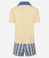Conjunto de pijama short doll con estampado de Garfield, compuesto por una blusa de manga corta con cuello solapa contrastante y botones, y un short con cintura elástica.