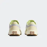 Championes Vans Ultrarange 2.0 con capellada celeste, detalles en verde y amarillo, y logo Vans en el lateral.