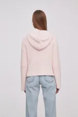 Cárdigan rosa claro con capucha, cierre frontal con cremallera y corte holgado.
