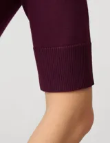 Buzo violeta tejido en hilado fino, con cuello redondo y mangas 3/4.