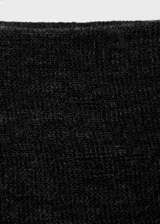 Falda midi de punto color gris oscuro, de corte recto y tejido semitransparente.