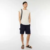 Musculosa blanca de algodón con textura de canalé y corte recto.