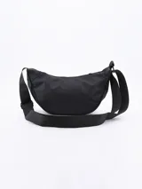 Bandolera negra de tela impermeable con correa ancha regulable.