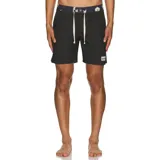 Short de baño de 16 pulgadas, color verde oscuro, con cintura elástica estampada con diseño de nubes y elementos gráficos en azul marino y blanco. Cierre frontal con botón y cordón de ajuste blanco.