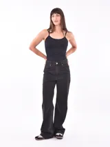 Musculosa blanca de breteles finos.