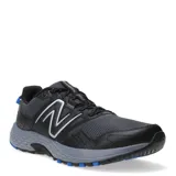 Championes New Balance 410, color negro con detalles en gris y azul.