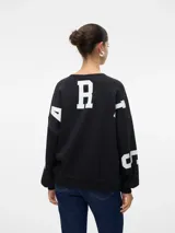 Sudadera negra de corte oversize con cuello redondo, hombros caídos y puños acanalados. Estampado frontal con la palabra "PARIS" en letras blancas y la frase "CITY OF DREAMS 1978" debajo.