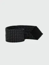 Corbata negra con micro estampado geométrico en celeste.