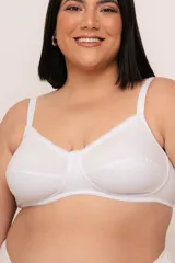 Soutien reductor blanco sin aro, confeccionado en algodón elastizado con detalle de puntilla en el escote. Cuenta con breteles elásticos regulables y broches reforzados en la espalda.