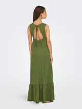 Vestido largo verde oliva sin mangas, con cuello redondo y corte recto.