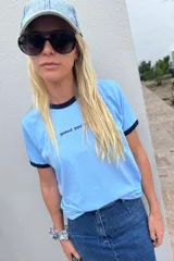 Remera celeste con cuello y puños en azul marino. Estampado frontal con la frase 'protect your'.