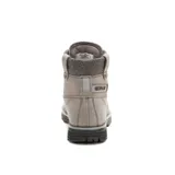 Bota de cuero color gris claro, con cordones y suela de goma negra. Cuenta con tecnología impermeable y plantilla de espuma EVA para mayor confort.