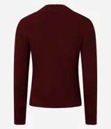 Blusa marrón de punto con cuello alto y manga larga.