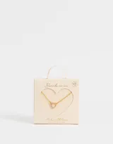 Cadena dorada con dije de corazón con piedras de zirconia rosas y blancas.
