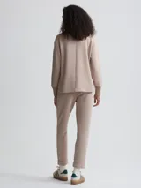 Campera con cierre de cremallera, confeccionada en DoubleSoft®, con aberturas laterales y bolsillos de parche.