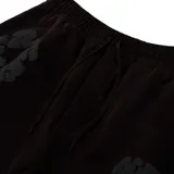 Short negro con estampado de coronas de algodón en tono más oscuro.